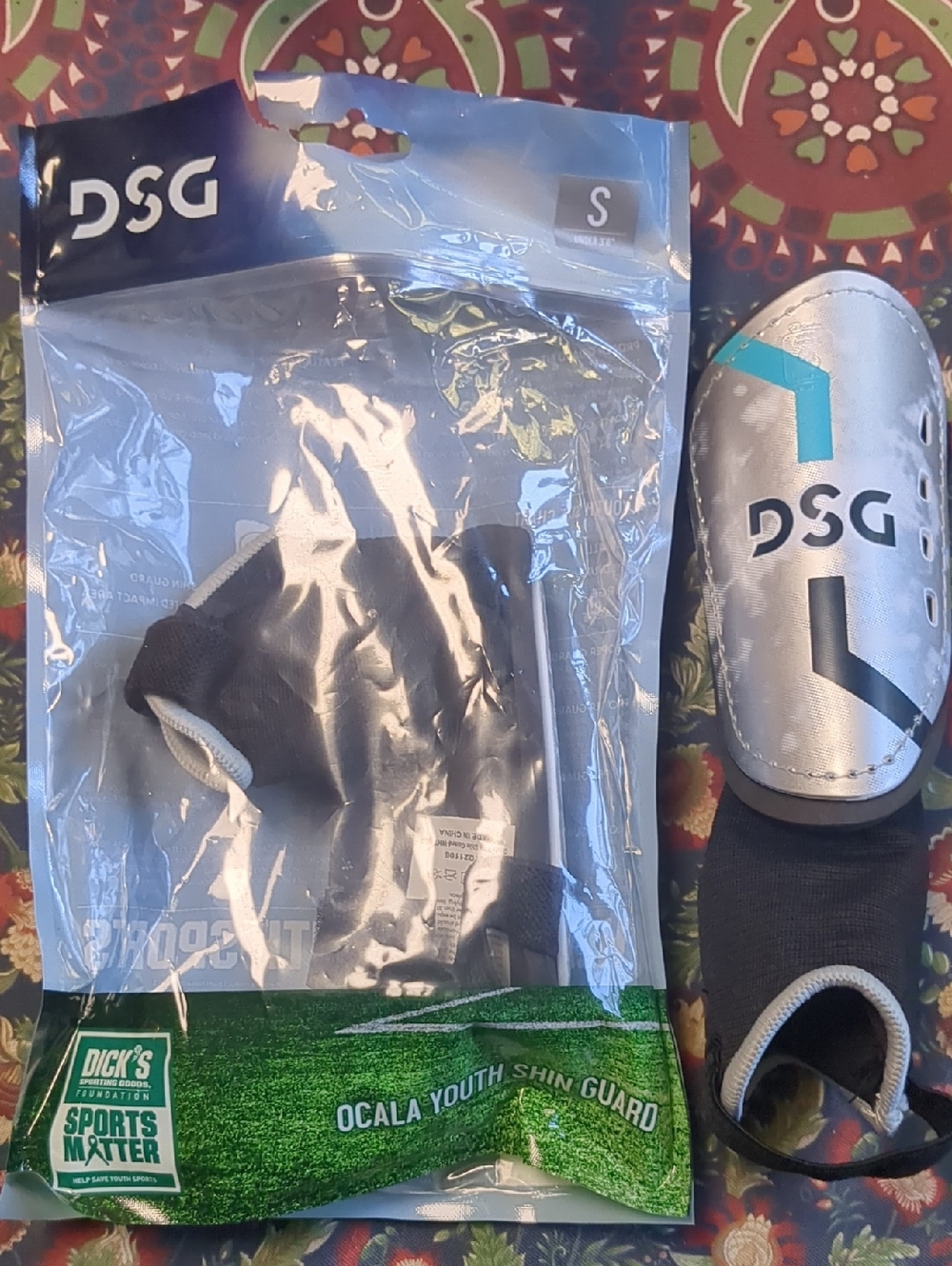 DSG Silver and Black Youth Athletic Shin Guards - Small
